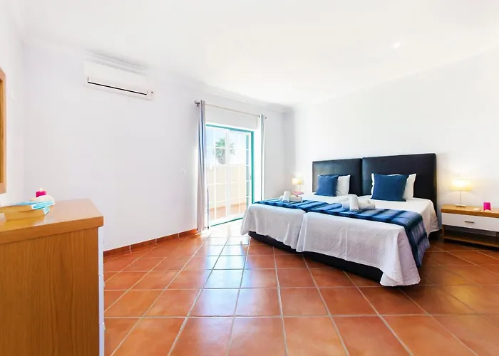 Villa Oliveira By Algarve Vacation Armacao de Pera