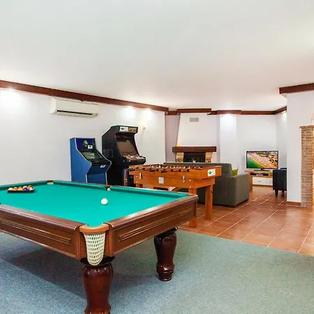 Oliveira - Piscina Aquecivel, Jacuzzi E Bbq, Villa